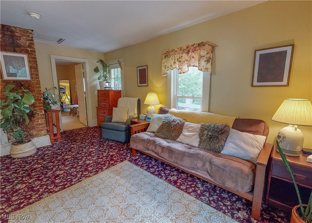 5696 Steubenville Road Southeast Amsterdam, OH 43903 - Photo 12 of 50 View of living room