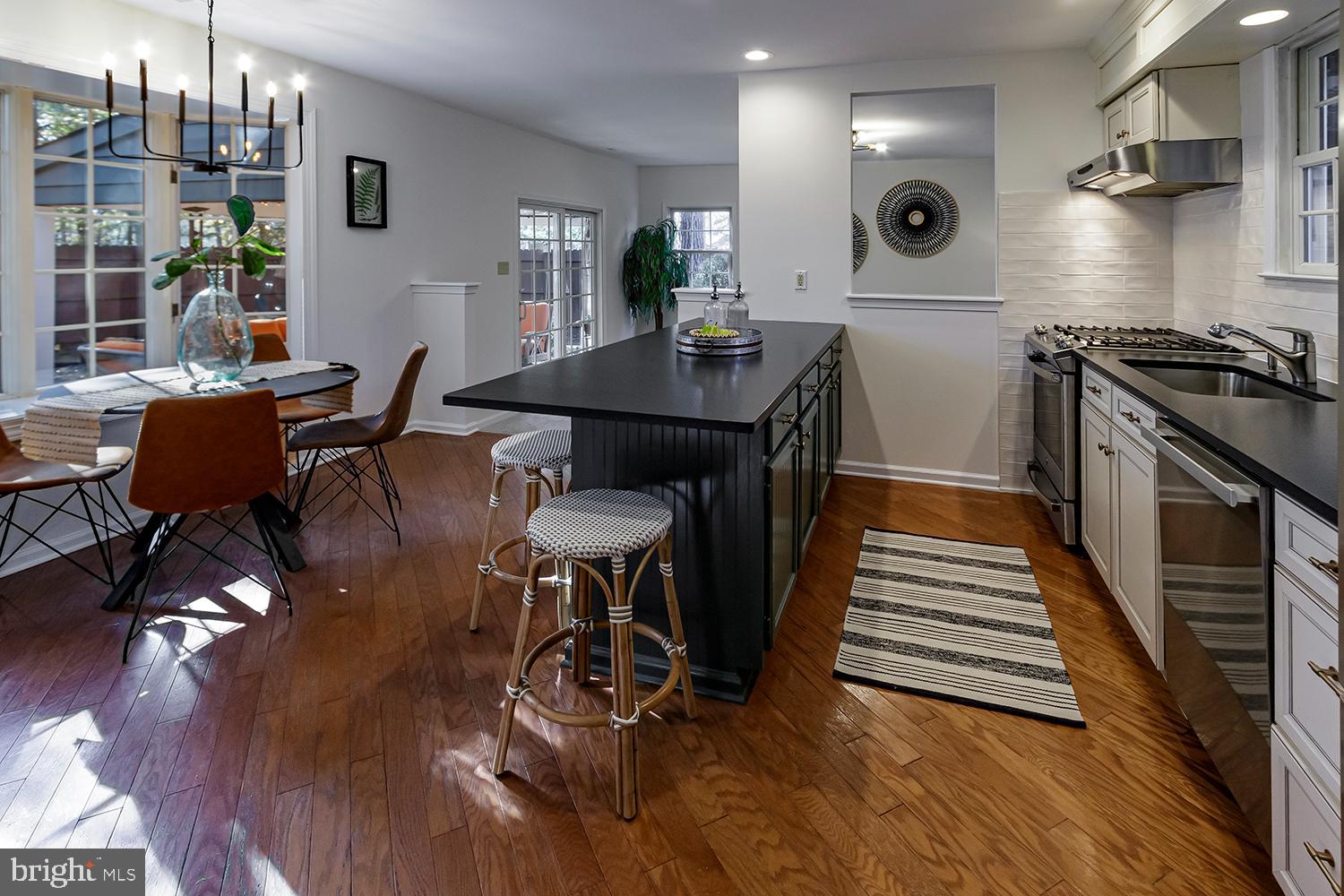194 Tabernacle Road Medford Lakes, NJ 08055 - Photo 7 of 29 Open kitchen with breakfast bar