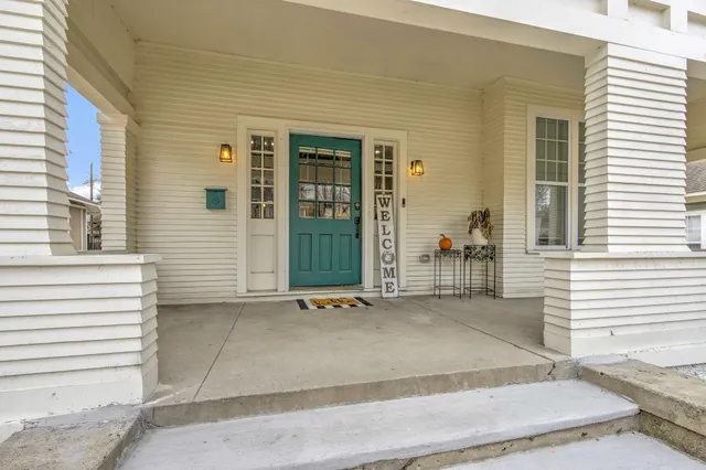 a view of a house with outdoor space