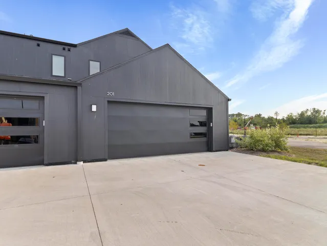 $464,900 | 4163 East Hemlock Drive, Unit 201, Oak Creek, WI 53154