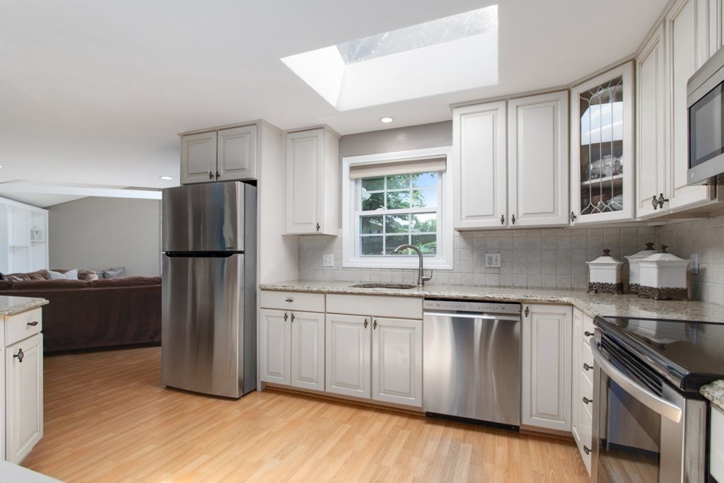 2 Hamilton Road Peabody, MA 01960 - Photo 7 of 40 Gallery Image 7