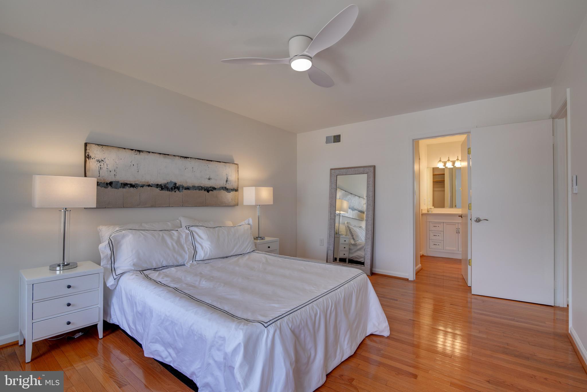 1522 Coat Ridge Road Herndon, VA 20170 - Photo 18 of 41 Primary Suite with Dressing Area, Walk-in Closet.
