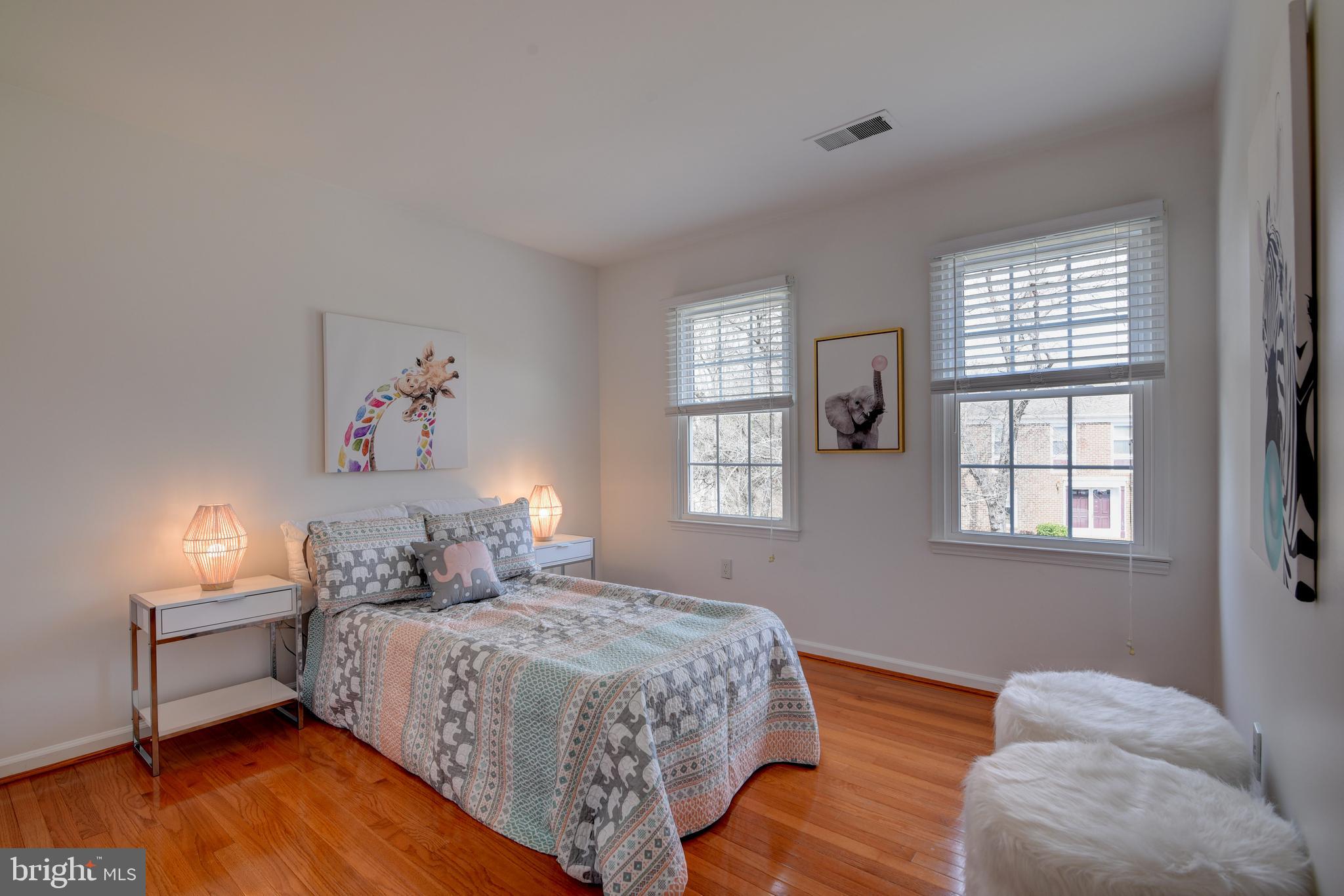 1522 Coat Ridge Road Herndon, VA 20170 - Photo 21 of 41 Upper Level Bedroom #3 w/Custom Closet Built-ins.