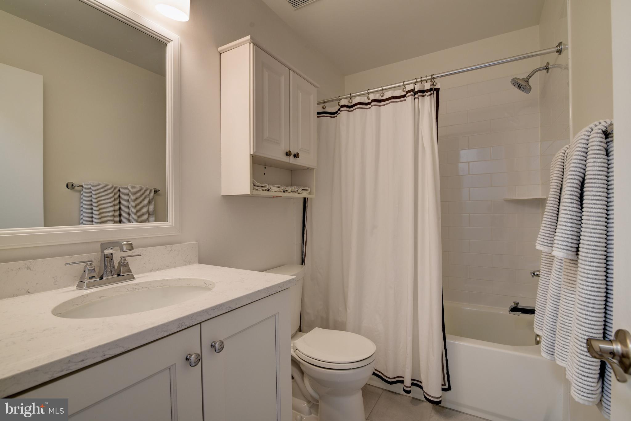 1522 Coat Ridge Road Herndon, VA 20170 - Photo 23 of 41 Updated Hall Full Bath.