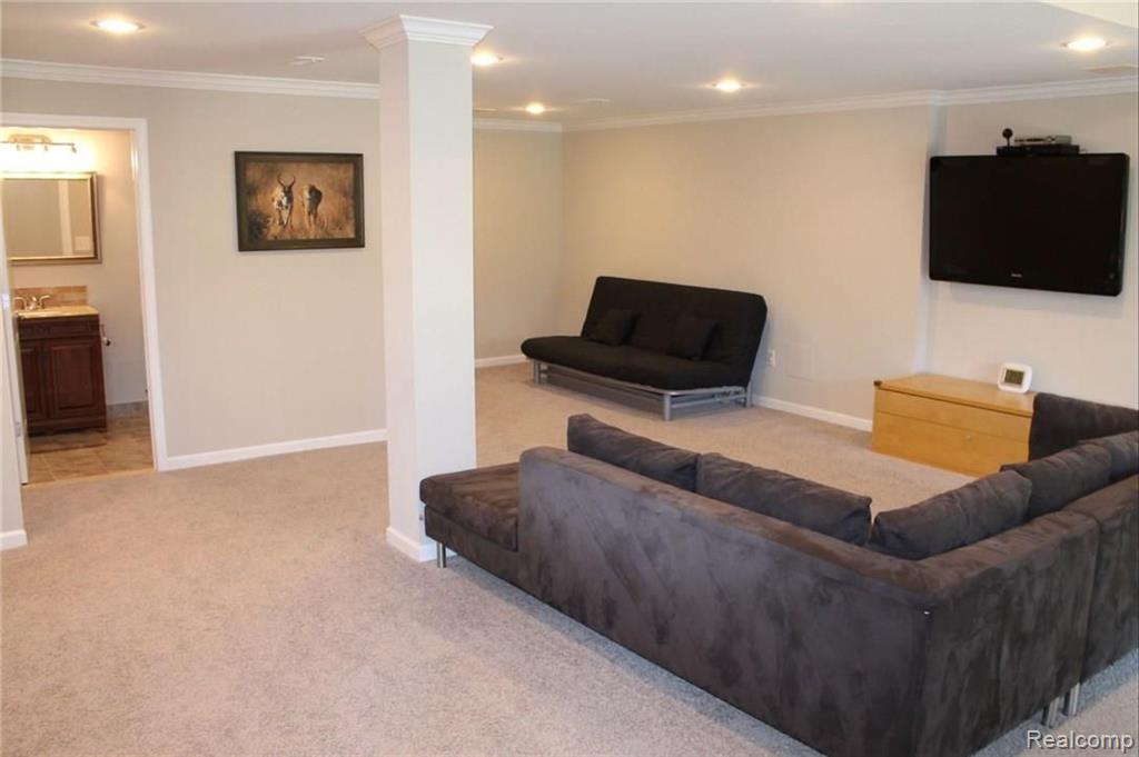 27291 Victoria Road Novi, MI 48374 - Photo 25 of 52