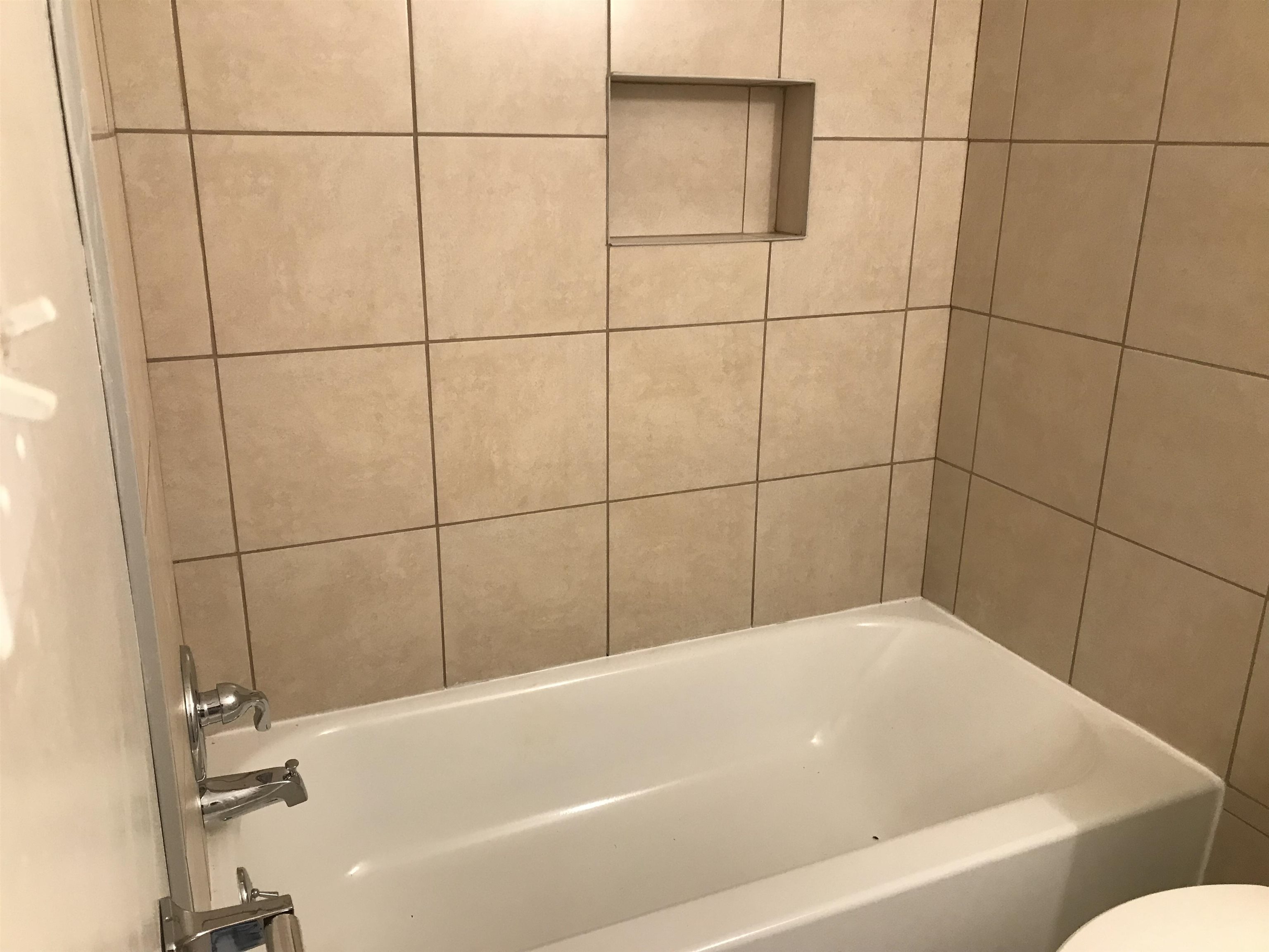 48 South Bristol Road Marion, AR 72364 - Photo 16 of 18 a bathroom with a bathtub