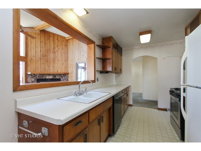 767 Highland Road Mundelein, IL 60060 - Photo 3 of 10 Gallery Image 3
