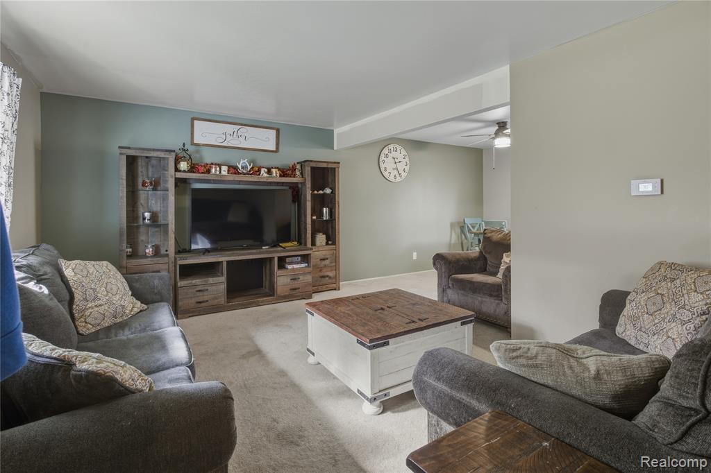 11033 Carr Road Davison, MI 48423 - Photo 4 of 37