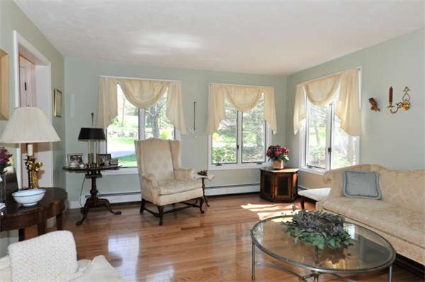 6 Nottingham Road Westborough, MA 01581 - Photo 4 of 28 Gallery Image 4
