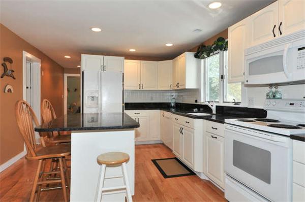 6 Nottingham Road Westborough, MA 01581 - Photo 8 of 28 Gallery Image 8