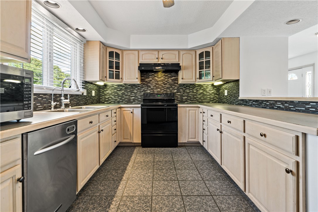 693 Crandall Road Tiverton, RI 02878 - Photo 5 of 38