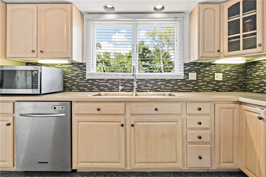 693 Crandall Road Tiverton, RI 02878 - Photo 6 of 38