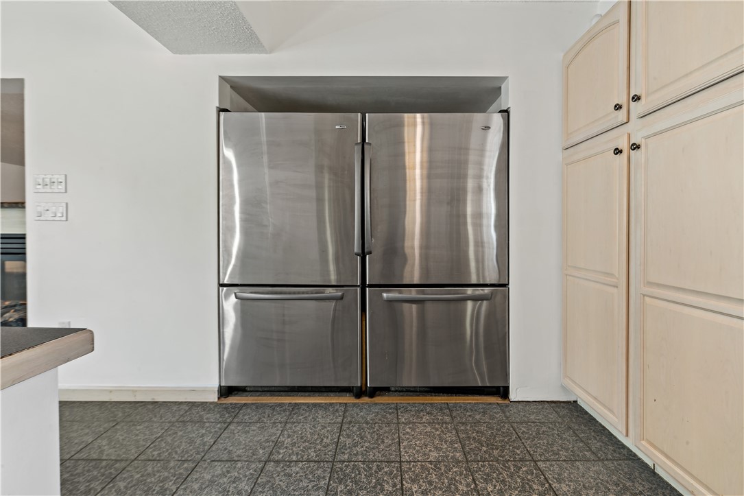 693 Crandall Road Tiverton, RI 02878 - Photo 7 of 38