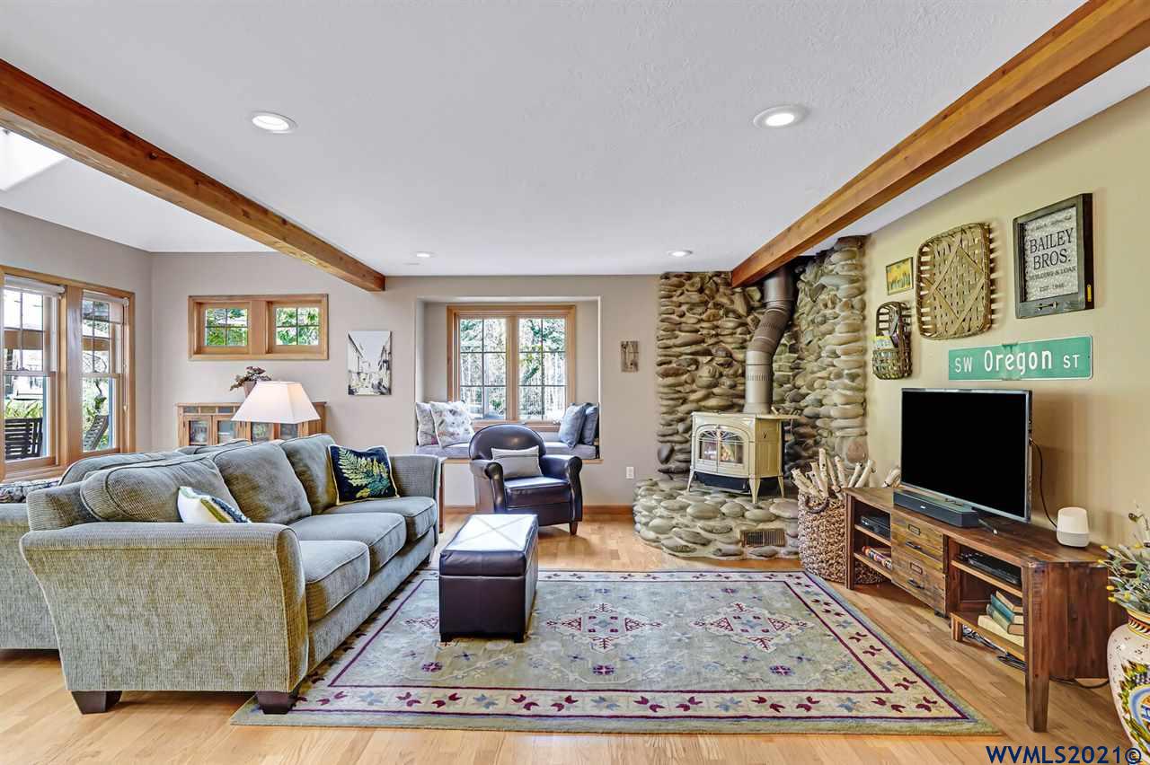 3741 Croisan Creek Road Salem, OR 97302 - Photo 11 of 42 Gallery Image 11