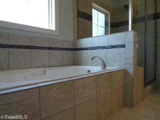 6637 Ridge Run Court Clemmons, NC 27012 - Photo 9 of 16 Master Bath/Spa.