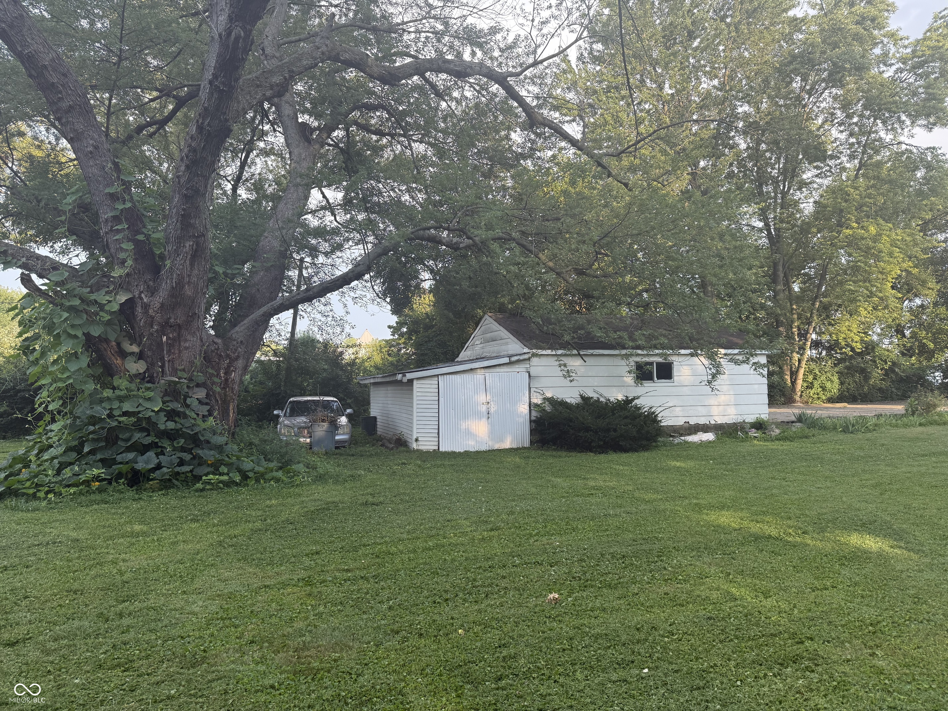 1607 East Stop 12 Road Indianapolis, IN 46227 - Photo 10 of 19