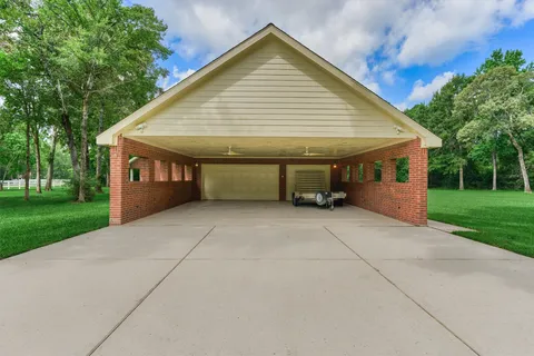 $1,050,000 | 11062 North Hidden Oaks, Conroe, TX 77384