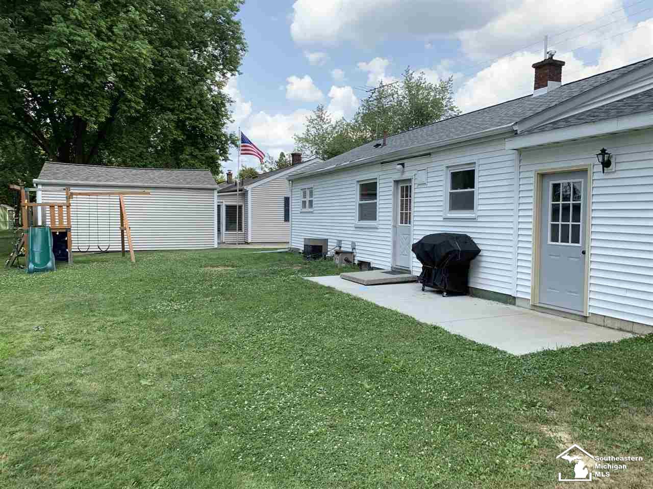 401 Riverside Avenue Adrian, MI 49221 - Photo 5 of 25