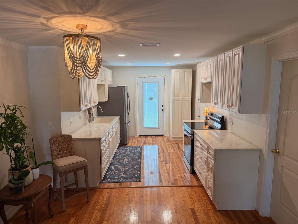 519 Norfolk Street Dunedin, FL 34698 - Photo 5 of 29