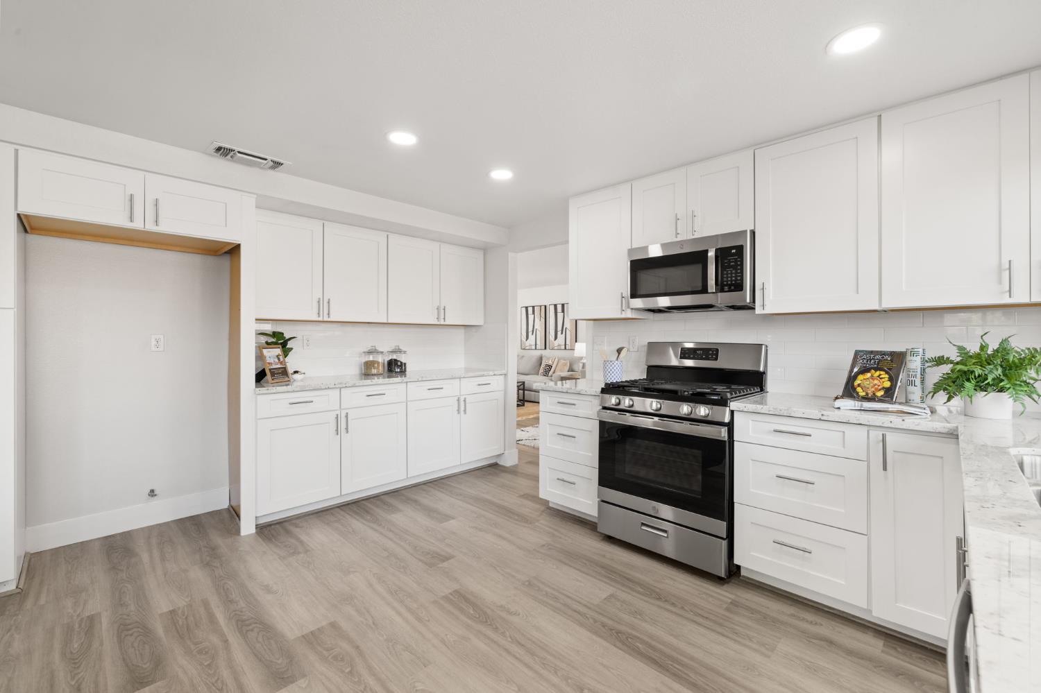 4925 Puma Way Carmichael, CA 95608 - Photo 14 of 71