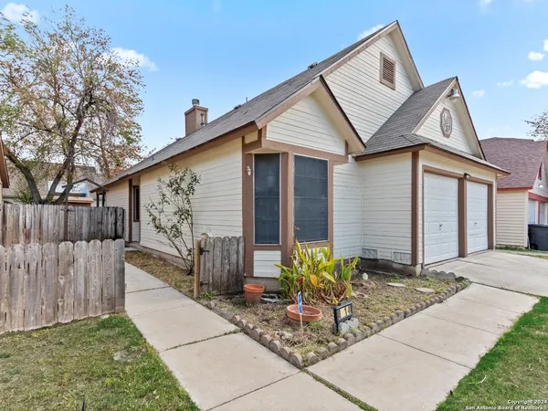 $1,900 | 8114 Indian Bend, San Antonio, TX 78250