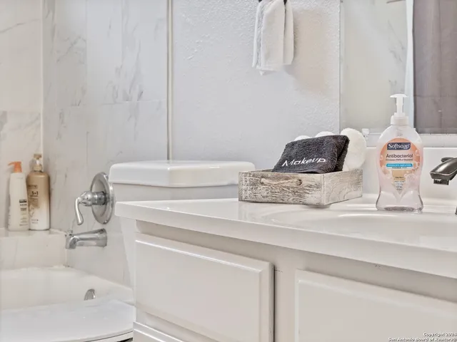 $1,900 | 8114 Indian Bend, San Antonio, TX 78250