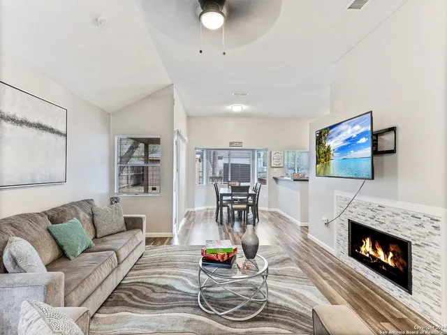 $1,900 | 8114 Indian Bend, San Antonio, TX 78250