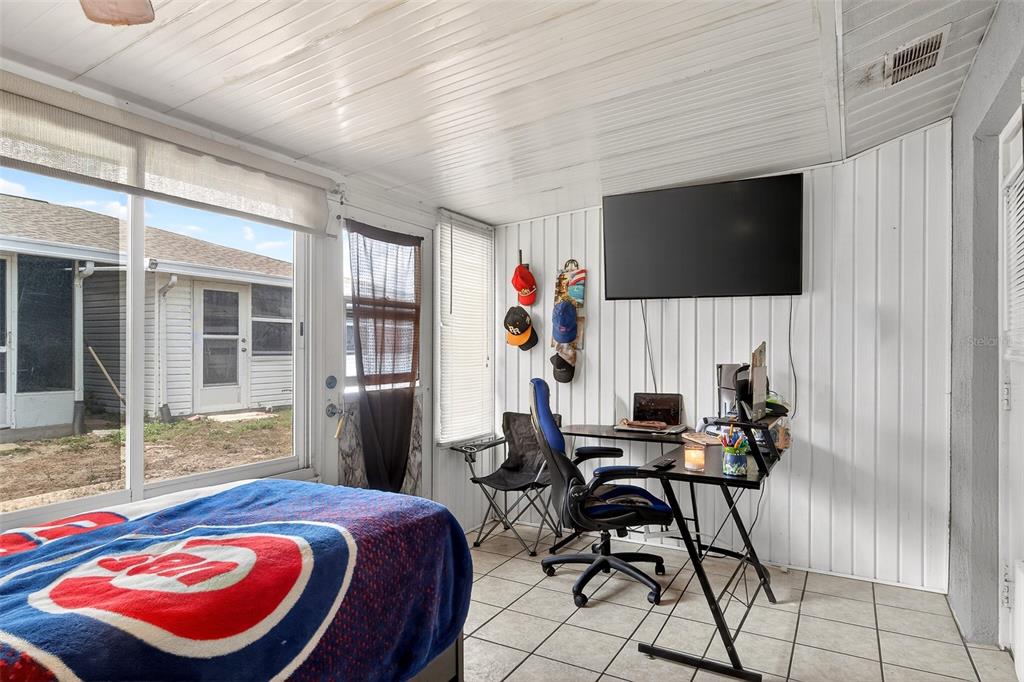 622 Ridge Terrace Winter Haven, FL 33881 - Photo 25 of 34 a living room with furniture and a flat screen tv