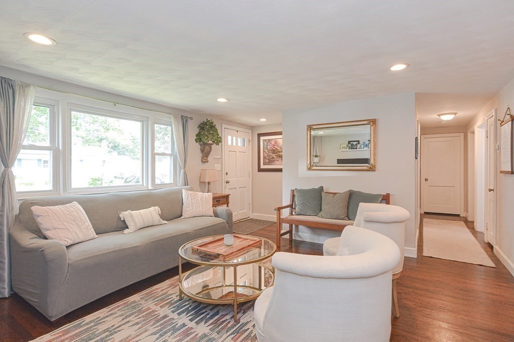 15 Suffolk Road Sharon, MA 02067 - Photo 4 of 34 Gallery Image 4