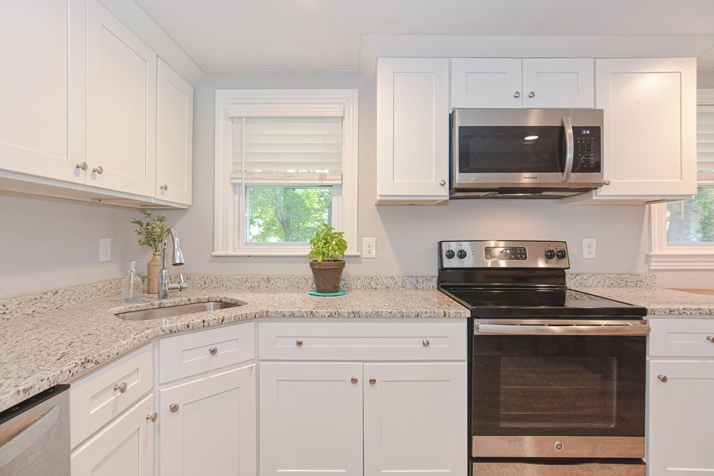 15 Suffolk Road Sharon, MA 02067 - Photo 8 of 34 Gallery Image 8