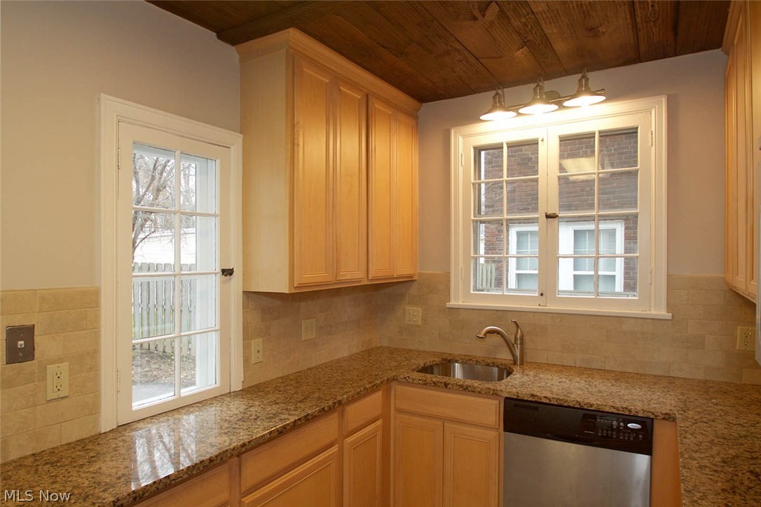 3264 Aberdeen Road Cleveland, OH 44120 - Photo 12 of 24
