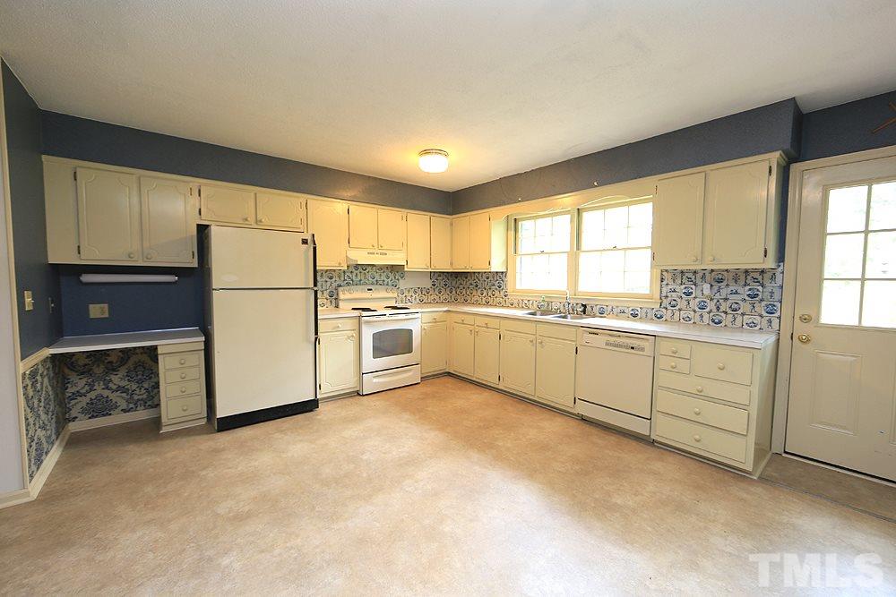 1933 Fountain Ridge Road Chapel Hill, NC 27517 - Photo 6 of 22 Delight your family and friends with a gourmet meal whipped up in this spacious kitchen with enough room for a breakfast nook and a large island for extra work space!