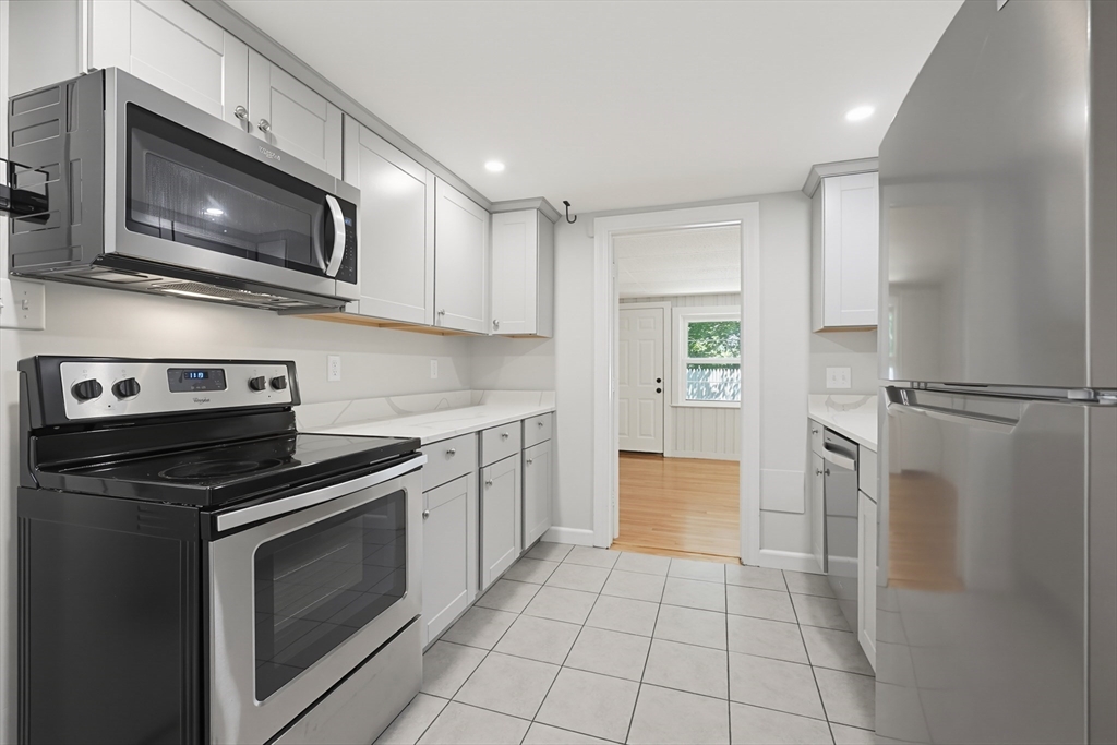 30 Arbor Road Chelmsford, MA 01863 - Photo 3 of 38