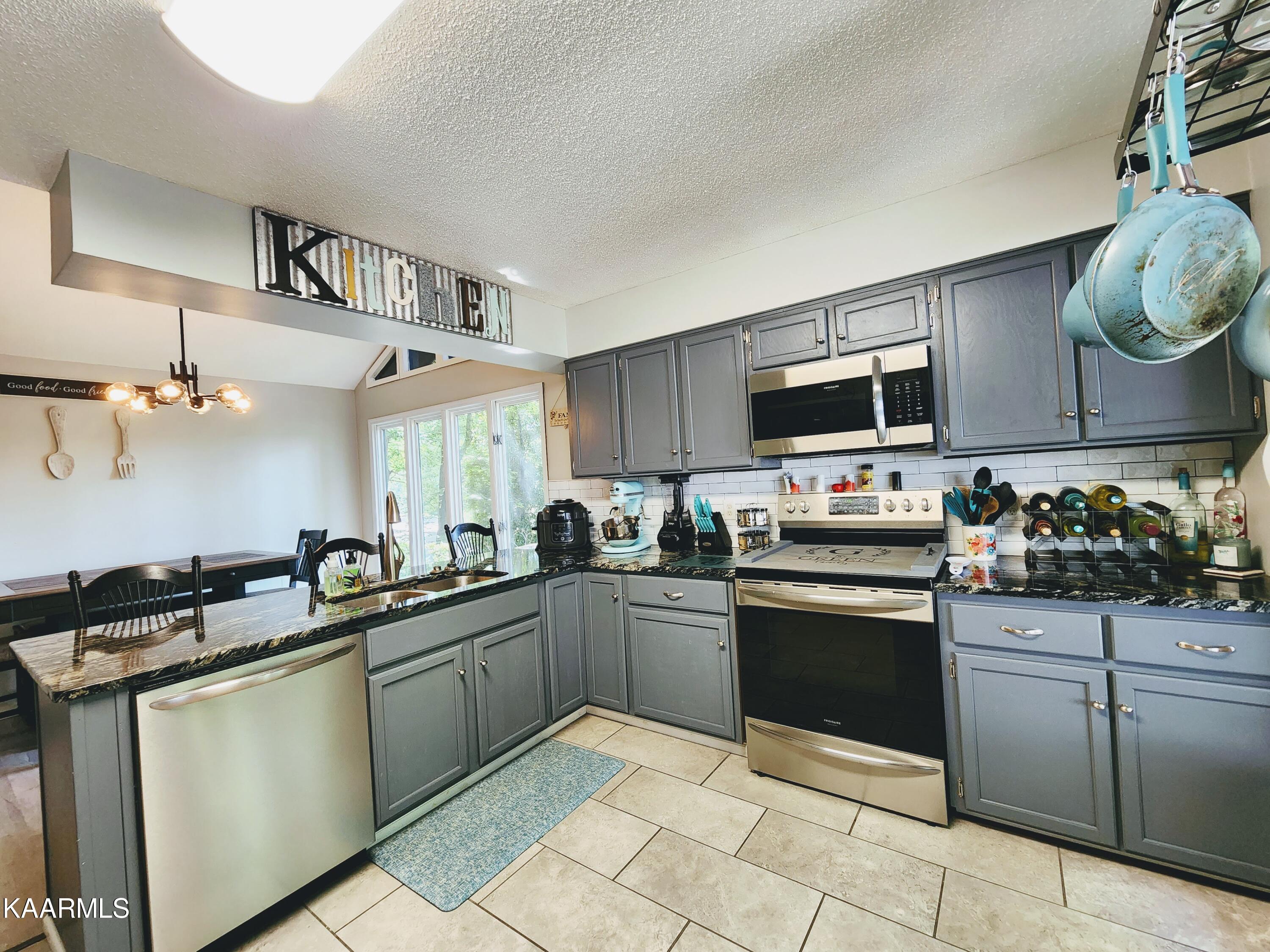 115 Wheat Ridge Oliver Springs, TN 37840 - Photo 4 of 51 Kitchen