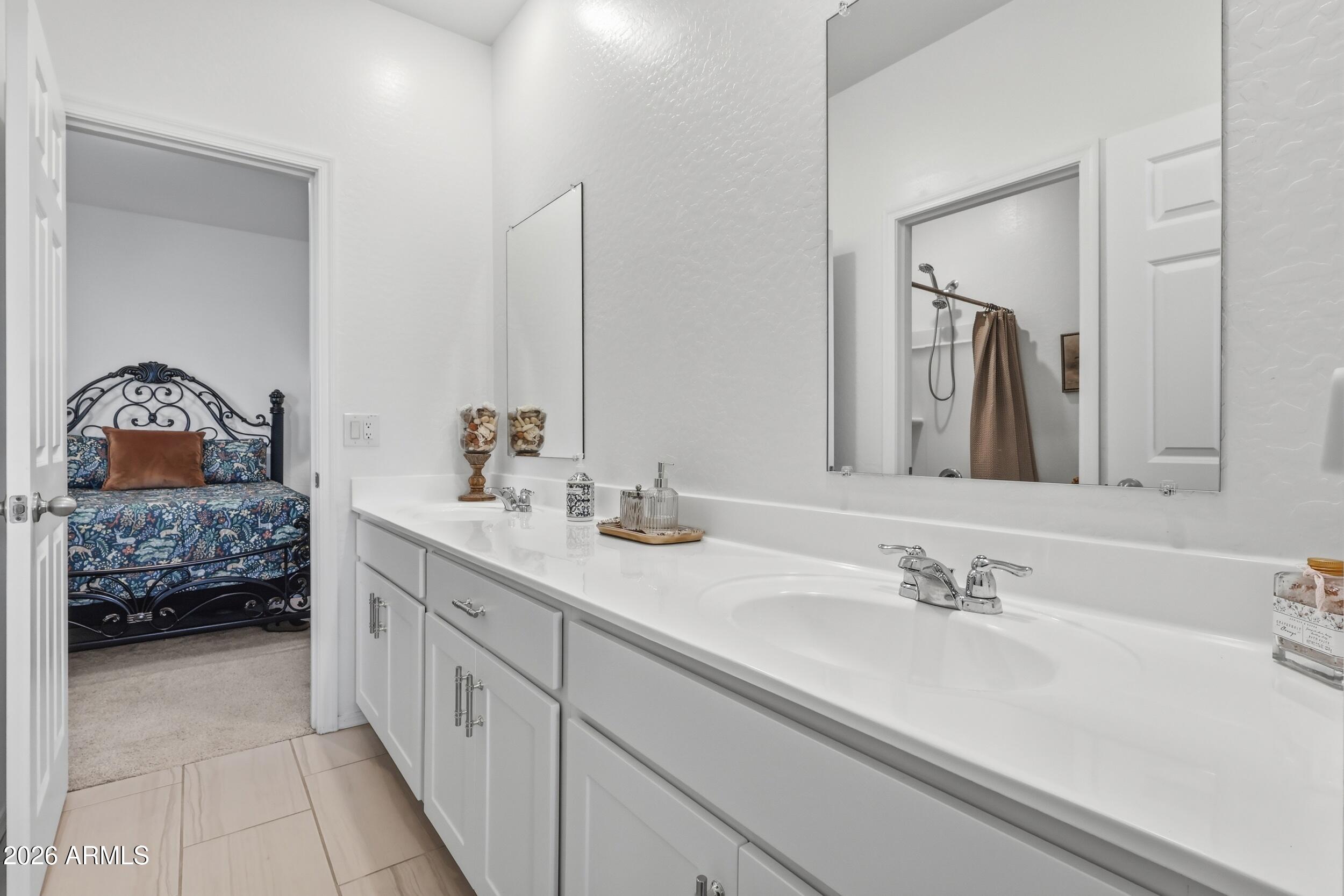 47347 West Cansados Road Maricopa, AZ 85139 - Photo 7 of 43 Jack n Jill bath