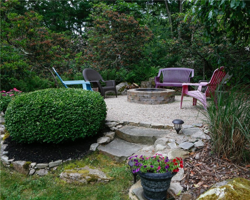 846 Curtis Corner Road South Kingstown, RI 02879 - Photo 8 of 36 Gallery Image 8