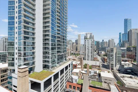 $439,900 | 330 West Grand Avenue, Unit 1707, Chicago, IL 60654