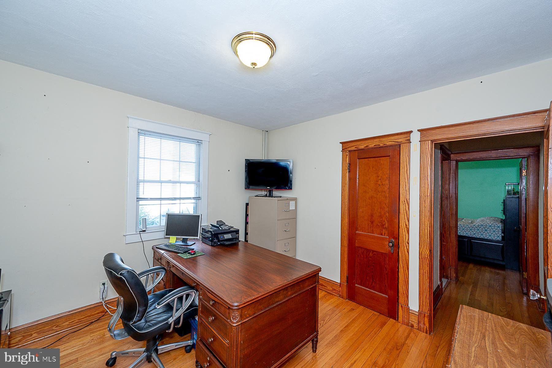 5565 Ashbourne Road Baltimore, MD 21227 - Photo 17 of 47 MAIN LEVEL OFFICE/BEDROOM