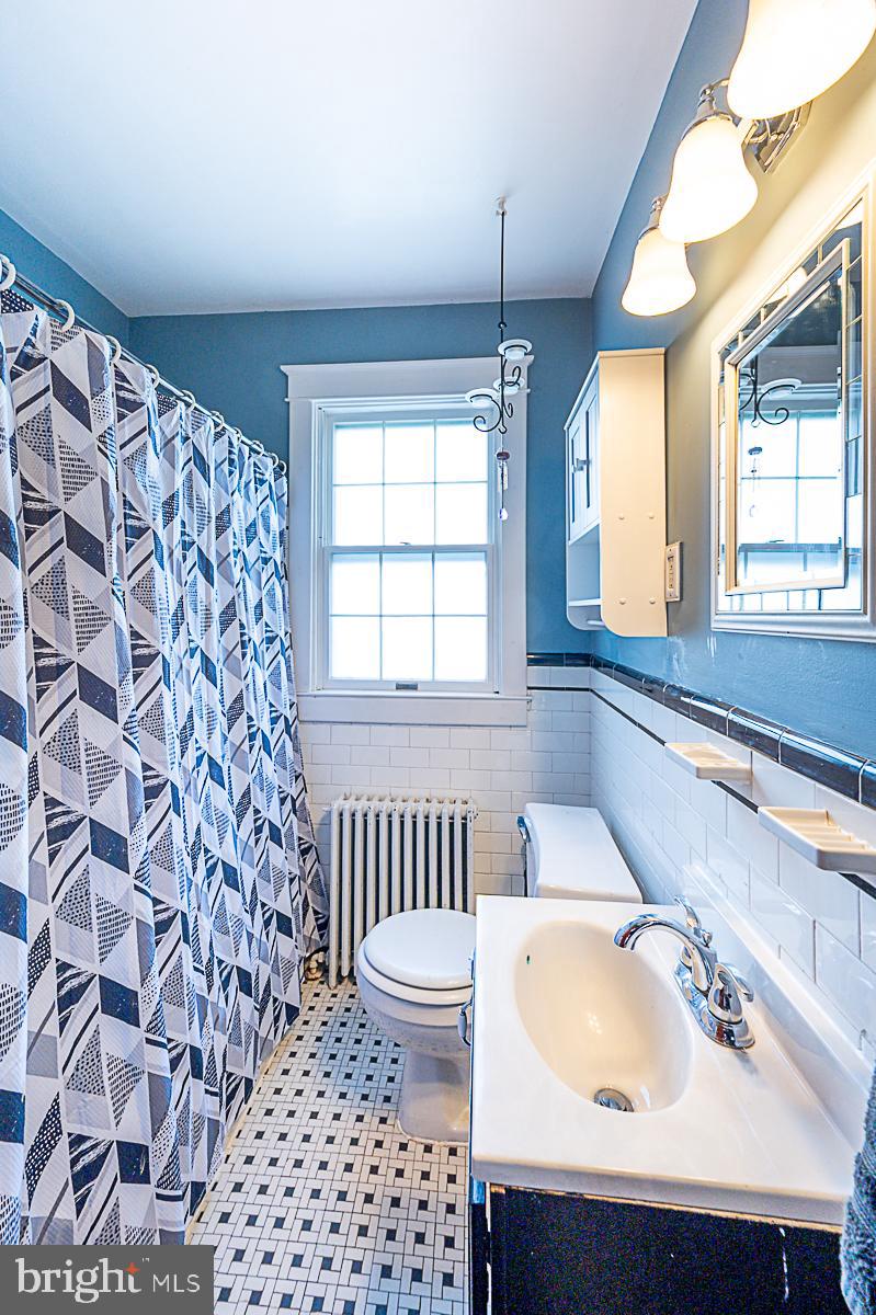 5565 Ashbourne Road Baltimore, MD 21227 - Photo 18 of 47 HALL BATH