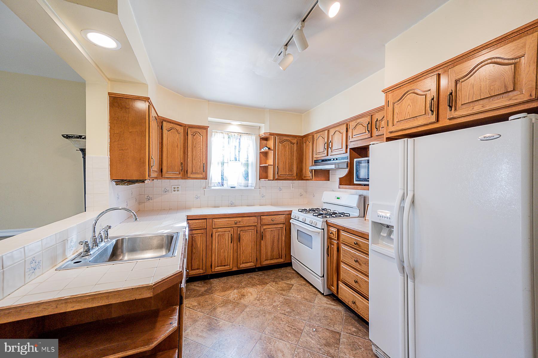 5565 Ashbourne Road Baltimore, MD 21227 - Photo 20 of 47 KITCHEN
