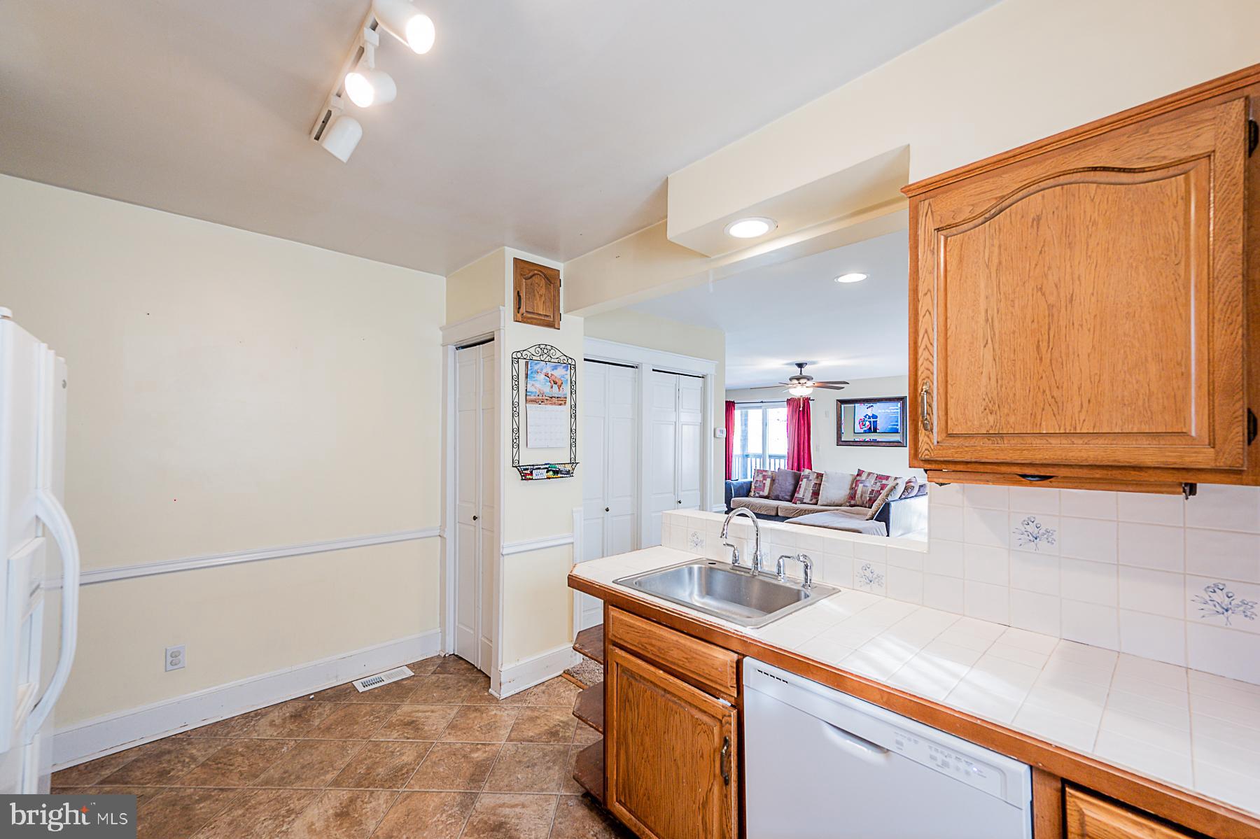 5565 Ashbourne Road Baltimore, MD 21227 - Photo 22 of 47 KITCHEN