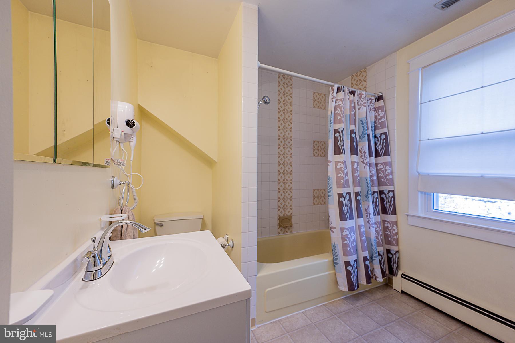 5565 Ashbourne Road Baltimore, MD 21227 - Photo 33 of 47 HALL BATH
