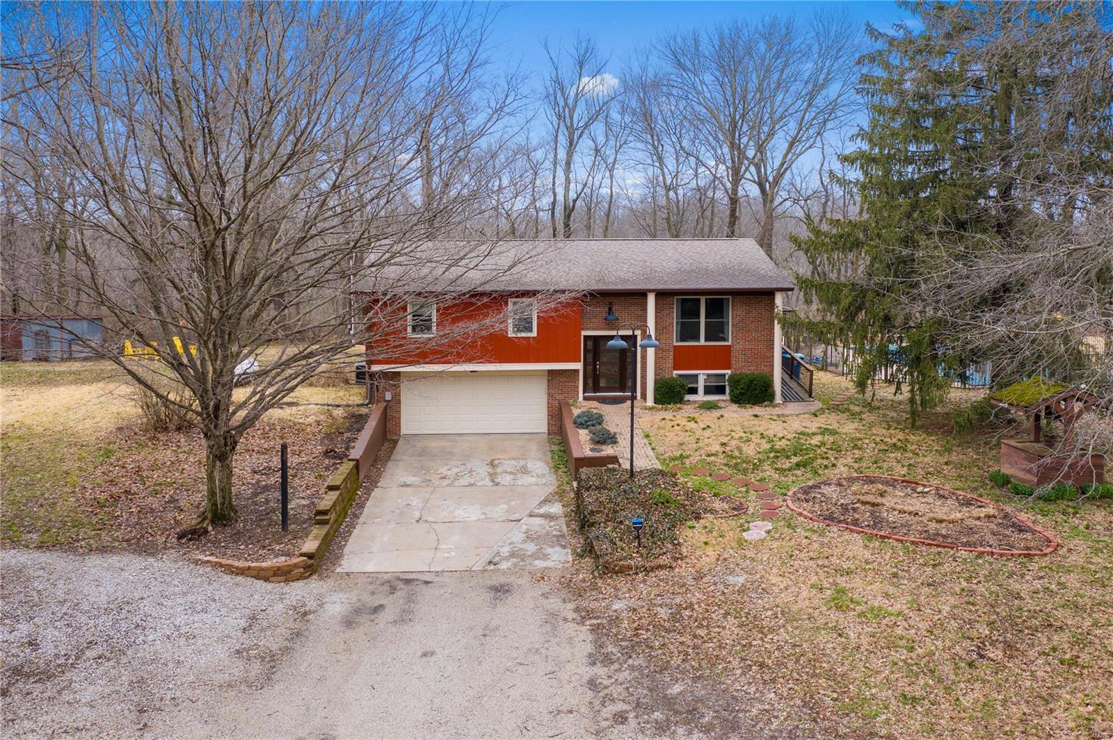 8215 County Line Road Collinsville, IL 62234 - Photo 3 of 39