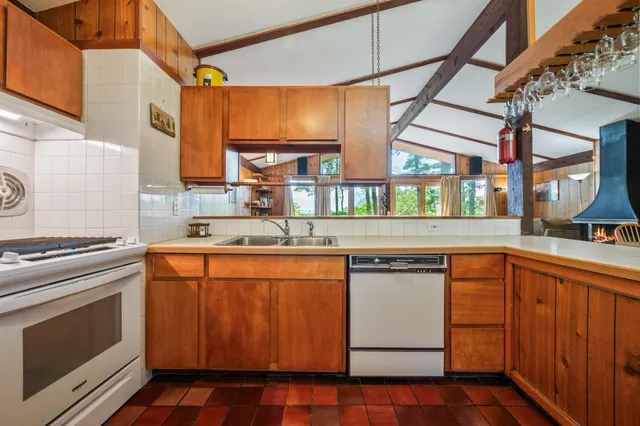 $695,000 | 27 Moat Mountain Circle Road, Bartlett, NH 03845