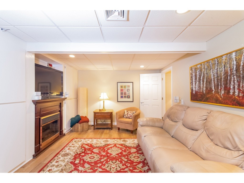 446 Winnacunnet Road Hampton, NH 03842 - Photo 19 of 28