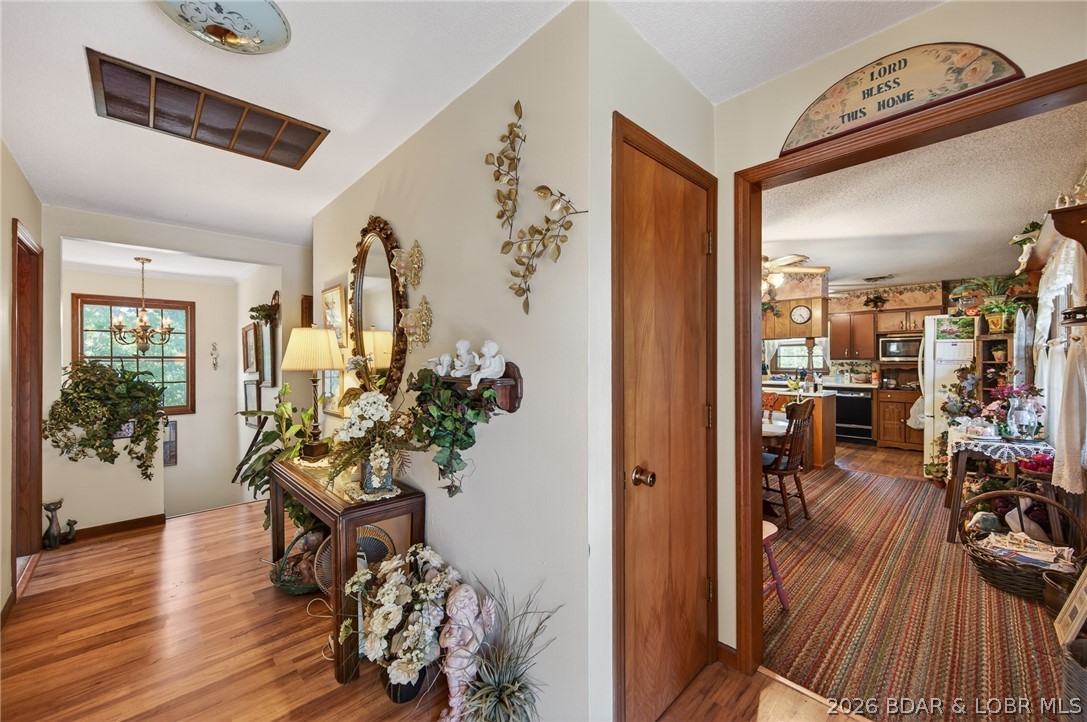 108 Dunwurkin Road Laurie, MO 65037 - Photo 5 of 63 Welcoming foyer.
