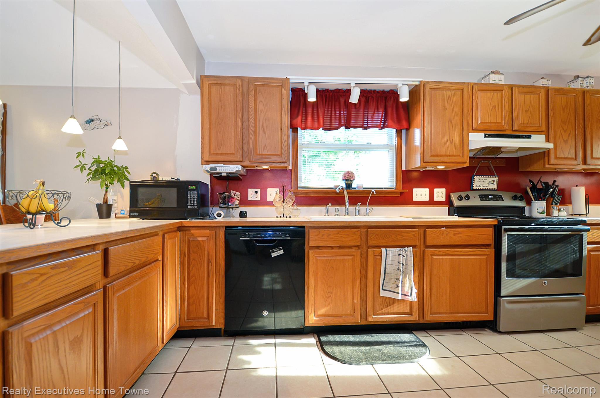 2500 Longview Avenue Rochester, MI 48307 - Photo 11 of 52 Gallery Image 11