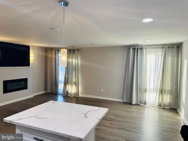 $2,400 | 9611 Brassie Way, Montgomery Village, MD 20886