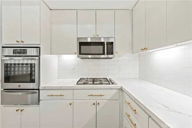 $749,000 | 390 South Sepulveda Boulevard, Unit 105, Los Angeles, CA 90049