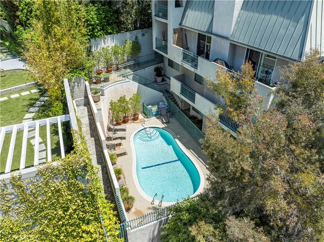 $749,000 | 390 South Sepulveda Boulevard, Unit 105, Los Angeles, CA 90049